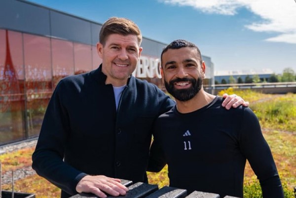محمد صلاح يفاجئ الجماهير.. قرار الرحيل عن ليفربول بنصيحة جيرارد