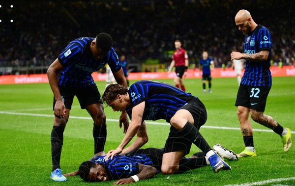 إنتر يتوج بلقب الدوري الإيطالي للمرة ال21