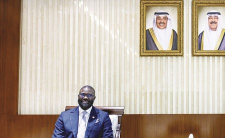 نائب وزير الخارجية استقبل رئيس البعثة الإقليمية للجنة الدولية للصليب الأحمر لدول «التعاون»