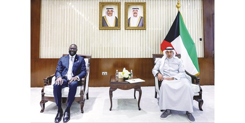 نائب وزير الخارجية استقبل رئيس البعثة الإقليمية للجنة الدولية للصليب الأحمر لدول «التعاون»