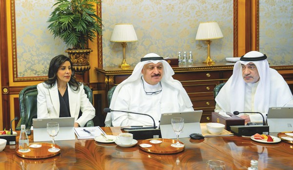 النائب الأول لرئيس مجلس الوزراء ووزير الداخلية الشيخ فهد اليوسف ود.أحمد العوضي ود.نورة المشعان