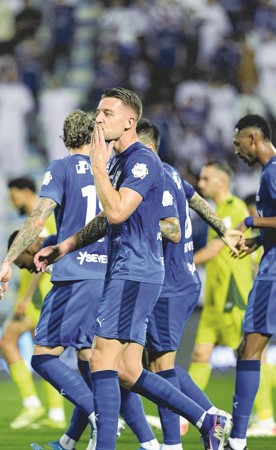 الصربي سيرغي سافيتش سجل هدف الهلال الأول أمام الخليج
