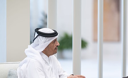 رئيس الإمارات يبحث مع رئيس الوزراء القطري العلاقات الأخوية والتطورات الإقليمية