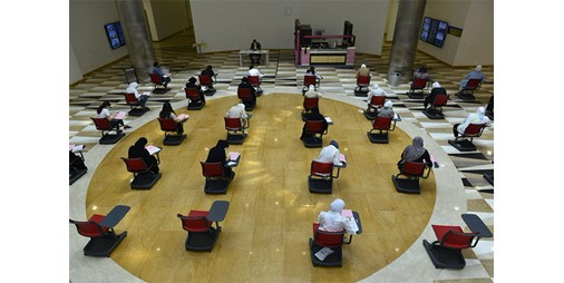 جامعة الكويت: منع دخول الأجهزة الذكية إلى قاعات الاختبار