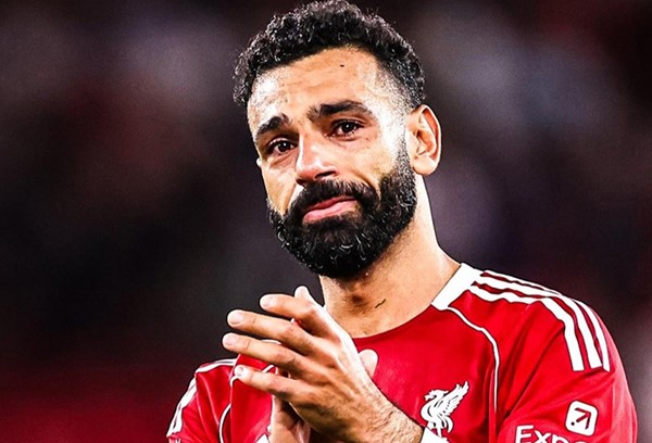 تصريح مؤثر يثير الجدل: صلاح يكشف عن لحظة بكاء وحيدة داخل ليڤربول