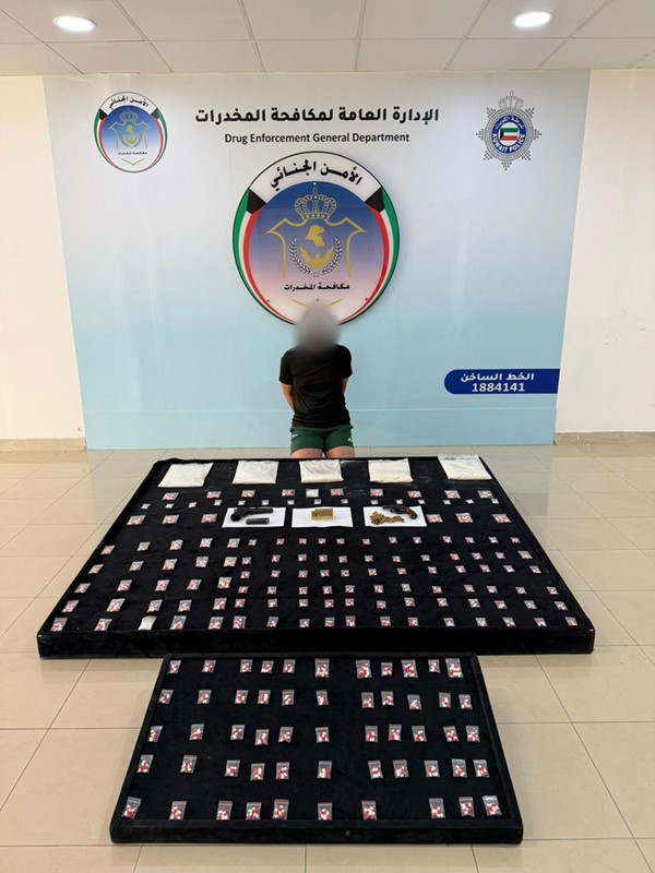 ضبط 10 متهمين بـ 3 كيلو مخدرات وحبوب لاريكا وكبتاغون ومشروبات كحولية وأسلحة نارية