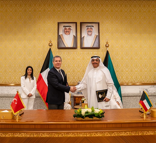 ثلاث جهات حكومية توقّع عقوداً مع شركة ليماك التركية لاستكمال المراحل الأخيرة من مشروع مبنى الركاب الجديد «T2»