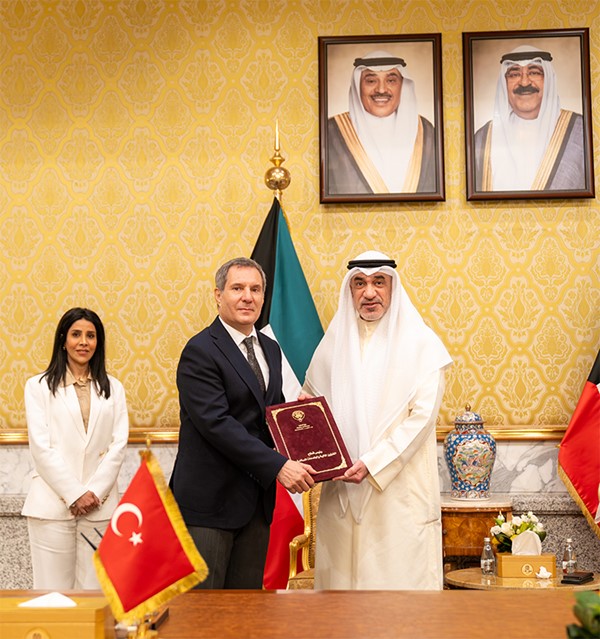 ثلاث جهات حكومية توقّع عقوداً مع شركة ليماك التركية لاستكمال المراحل الأخيرة من مشروع مبنى الركاب الجديد «T2»