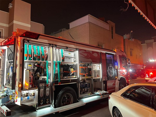 فرق الإطفاء تسيطر على حريق منزل في منطقة الفيحاء