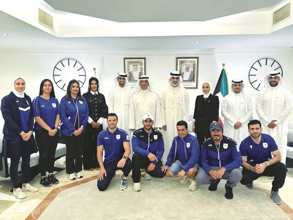 وفد بنك الكويت الدولي (KIB) مع مجموعة من لاعبي منتخباتنا الوطنية المشاركين في دورة الألعاب الخليجية
