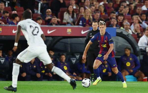 رسمياً.. برشلونة بطلاً للدوري الإسباني عقب الفوز في "الكلاسيكو" على ريال مدريد