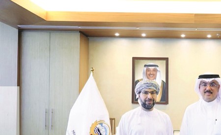 وزير التربية يبحث مع السفير العماني سبل تعزيز التعاون التربوي
