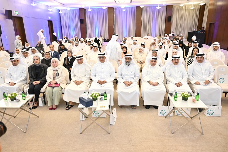 وزير الكهرباء والماء والطاقة المتجددة د.صبيح المخيزيم ووكيل الوزارة د. عادل الزامل والوكيل المساعد لشؤون محطات القوى وتقطيرالمياه م.هيثم العلي والوكيل المساعد لقطاع الخدمات الفنية م.فلاح السبيعي والمتحدث الرسمي باسم الوزارة م.فاطمة حياة والوكيل المساعد لقطاع شبكات النقل م.فيصل السميط والوكيل المساعد لقطاع خدمات العملاء فلاح المطيري والوكيل المساعد لقطاع التخطيط والتدريب م.علي شعبان ومدير إدارة مشاريع المياه م.مها الهاجري 				(قاسم باشا)