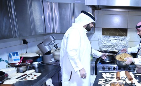 بالفيديو.. «الغذاء» تضبط سكناً خاصاً يُستغل في تجهيز وبيع المواد الغذائية