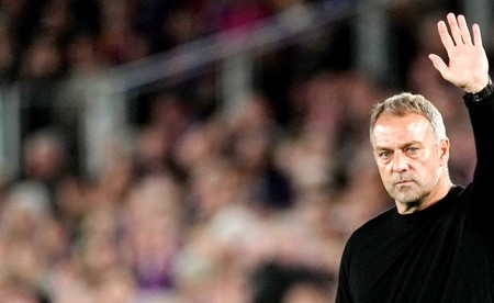 فليك يمدد عقده مع برشلونة