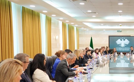 وزارة الخارجية تبحث آليات التنسيق للعمل الإنساني والتعافي المبكر مع ممثلين عن 22 دولة مانحة