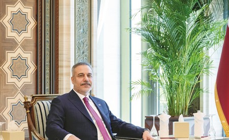 أمير قطر يبحث مع وزير الخارجية التركي وقف إطلاق النار بين أميركا وإيران وخفض التصعيد