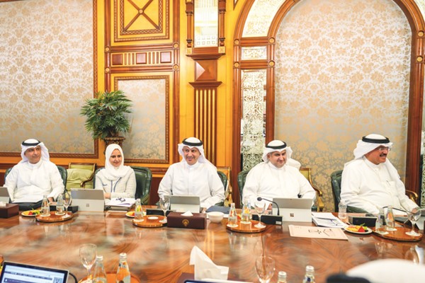 عبدالعزيز المرزوق ود.ريم الفليج وأسامة بودي والمستشار ناصر السميط وم.سيد جلال الطبطبائي