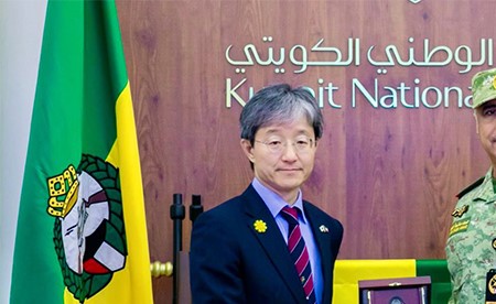 وكيل «الحرس» يبحث مع السفير الياباني تعزيز التعاون في المجالات العسكرية والأمنية