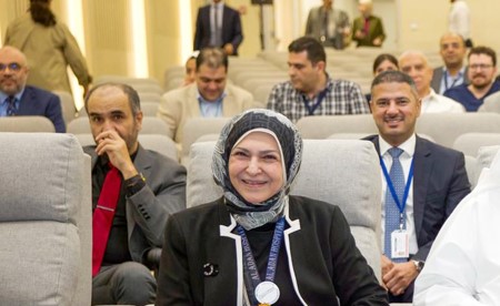 وزير الصحة يُكرِّم د.نيران النقيب تقديراً لمسيرتها المهنية الحافلة بالعطاء الممتدة لنحو 44 عاماً