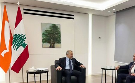 سفير الكويت في لبنان يبحث مع رئيس التيار الوطني الحر المستجدات والتطورات في المنطقة