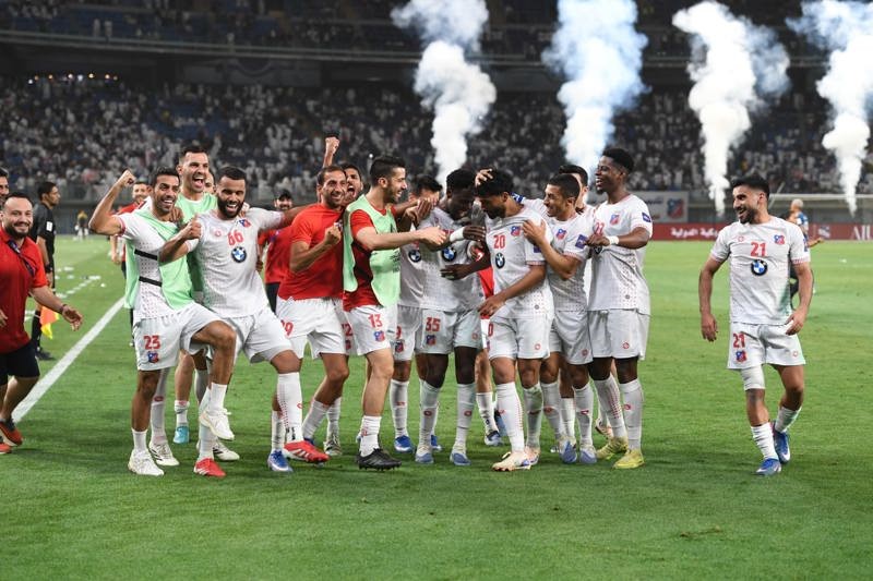 «الأبيض» يتوج بلقب دوري التحدي الآسيوي