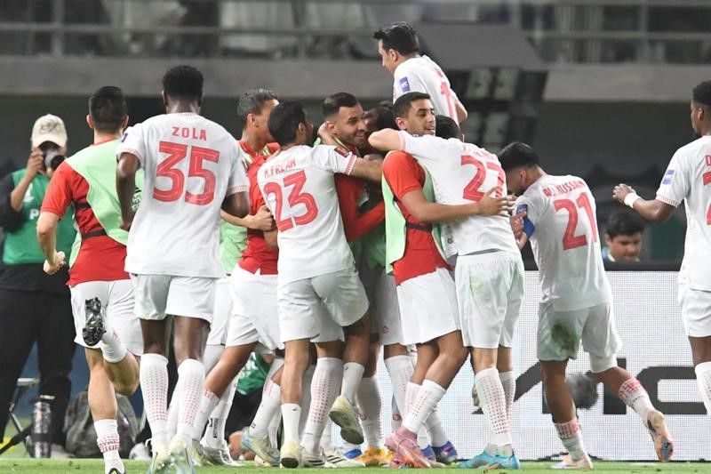 «الأبيض» يتوج بلقب دوري التحدي الآسيوي