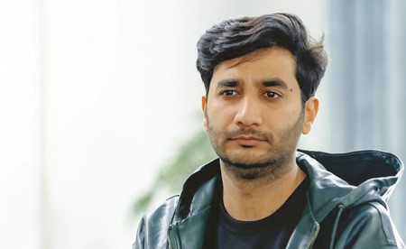 أحمد العوضي: الفن يتغيّر مثل «الموضة»
