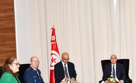 تونس والولايات المتحدة تبحثان تعزيز التعاون العسكري وبرامج التدريب والتطوير بين الجانبين