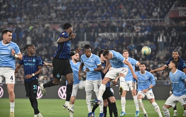 إنتر يتوج بكأس إيطاليا بالفوز على لاتسيو