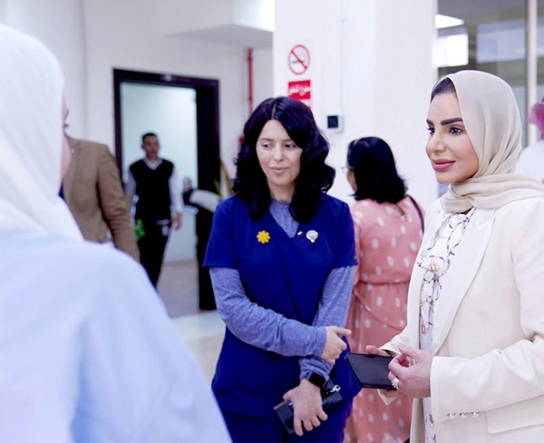 وزيرة الشؤون الاجتماعية وشؤون الأسرة والطفولة د. أمثال الحويلة خلال جولة تفقدية بالهيئة العامة لشؤون ذوي الإعاقة بحضور مدير الهيئة د. دلال العثمان