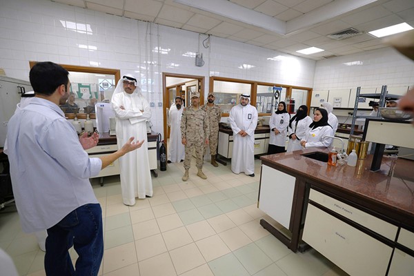وزير الدفاع الشيخ عبدالله العلي يستمع إلى إيجاز حول مشاريع قطاع الشؤون الفنية بالوزارة