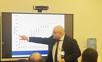كلية الصحة العامة تبحث مع «الصحة» إدراج برنامج تدريب الوبائيات الميدانية ضمن مناهجها الأكاديمية