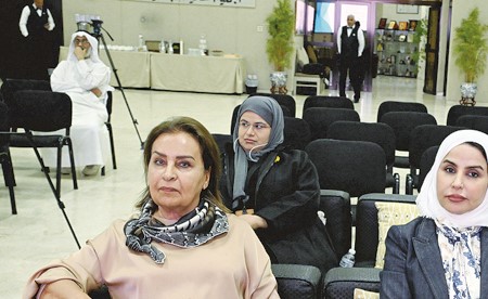 «الثقافية النسائية» نظّمت ندوة «مهارات تحمُّل الأزمة»: تعزيز التماسك الأسري ودعم الاستقرار المجتمعي