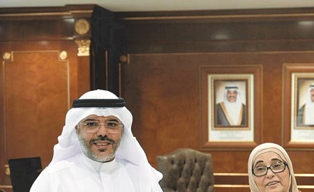 وزيرة الشؤون والوكيل يكرّمان الزميلة بشرى شعبان لمغادرتها الكويت بعد تغطية أخبار الوزارة 24 عاماً