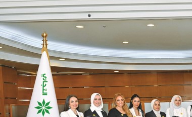 «التجاري» يحتفي بيوم المرأة الكويتية ويؤكد دعمه المستمر للكفاءات النسائية