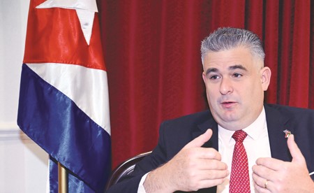 بالفيديو.. السفير الكوبي لـ «الأنباء»: ندعو إلى احترام السيادة الوطنية والسلامة الإقليمية للكويت ونرفض جرّ دول الخليج إلى الحرب