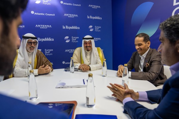 ممثل الأمير يلتقي رئيس الوزراء وزير خارجية قطر وتوني بلير ورئيسي فنلندا وقبرص ورئيسة البنك المركزي الأوروبي