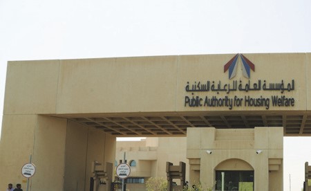 15 شركة تتنافس للفوز بعقد خزانات مياه الري في «المطلاع»