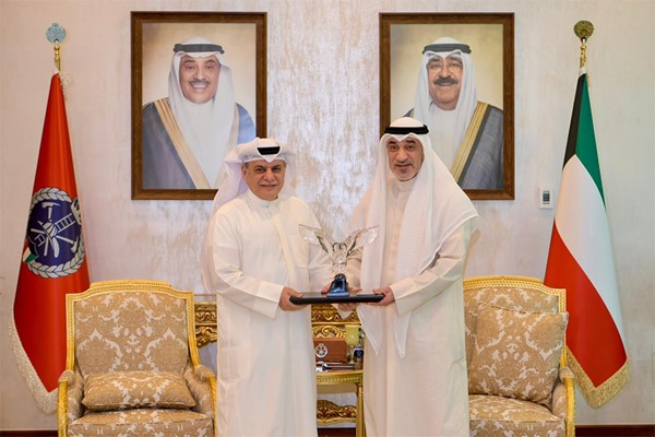 النائب الأول ووزير الداخلية يشيد بتضحيات وجهود رجال الإطفاء في أداء واجبهم الوطني
