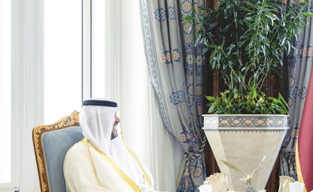 أمير قطر تسلّم أوراق اعتماد سفير الكويت الجديد في الدوحة