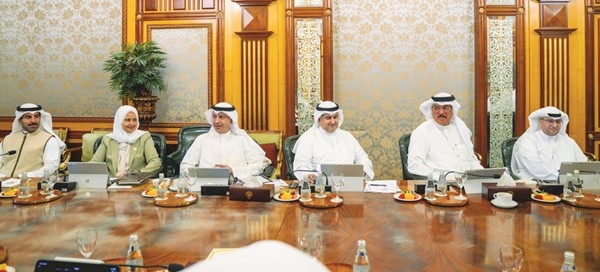 د. ريم الفليج وأسامة بودي والمستشار ناصر السميط وم. سيد جلال الطبطبائي وعبداللطيف المشاري