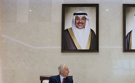 وزير الخارجية يبحث مع رئيس الوزراء البريطاني الأسبق توني بلير آخر المستجدات الإقليمية والدولية
