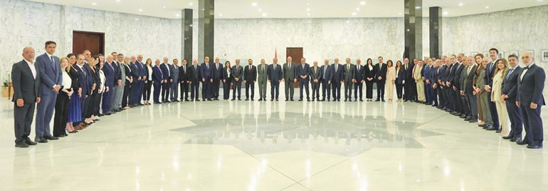الرئيس العماد جوزف عون مستقبلا وفد المجلس الاقتصادي والاجتماعي والبيئي في قصر بعبدا	(محمود الطويل)