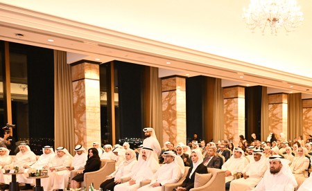 بالفيديو.. «المالية» توقّع عقدي «سوق شرق» ومجمع «المثنى»