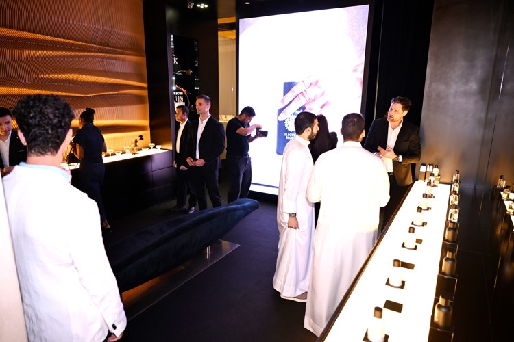 بالفيديو.. The Fragrance Kitchen تطلق عطر إلكتريك بلوم.. تألق جديد بحيوية الصيف