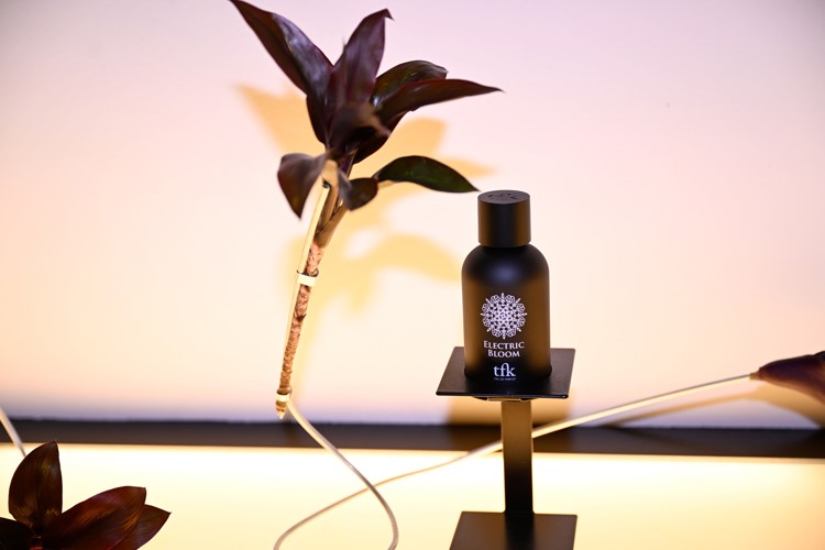 بالفيديو.. The Fragrance Kitchen تطلق عطر إلكتريك بلوم.. تألق جديد بحيوية الصيف