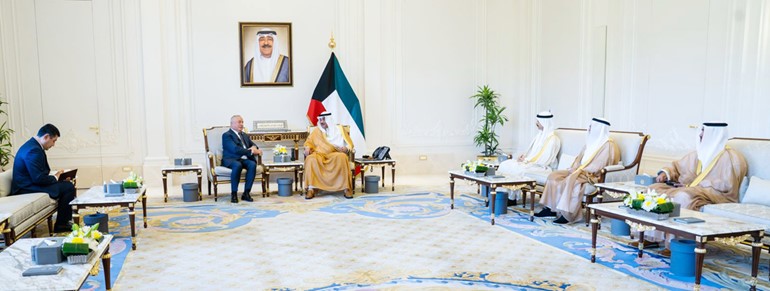 سمو ولي العهد الشيخ صباح الخالد مستقبلا سفير طاجيكستان وعميد السلك الديبلوماسي لدى الكويت د.زبيد الله زبيدزاده بحضور رئيس ديوان سمو ولي العهد الشيخ ثامر الجابر