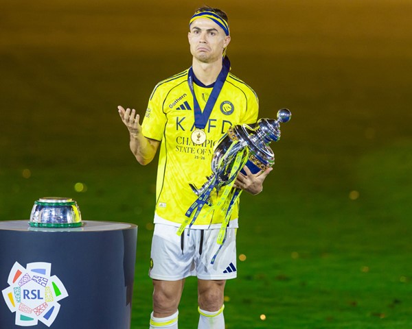 جيسوس يعلن رحيله عن النصر السعودي بعد التتويج بالدوري السعودي !