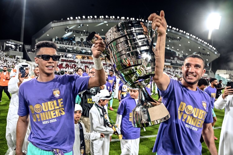 المحترف المصري رامي ربيعة يحتفل بكأس الإمارات